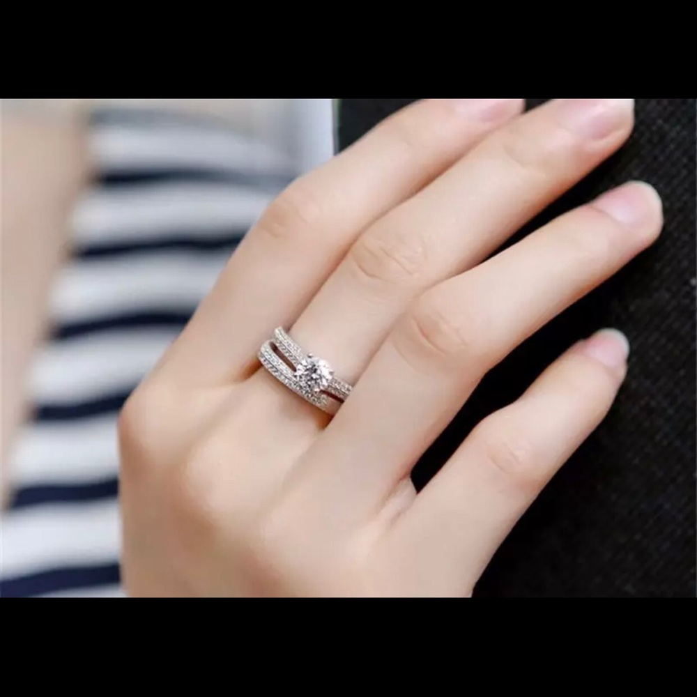Engagement ring - Picture 4 of 4